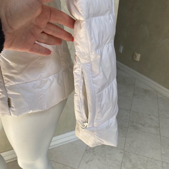 White Puffer Coat.  2 Slant Pockets & 1 on Sleeve - Picture 3 of 6